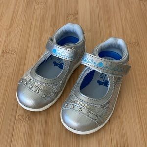 New Stride Rite Disney Baby Cinderella Silver Shoes size 4.5